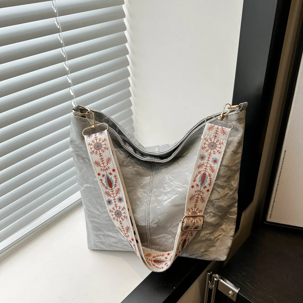 Floral Adjustable Strap Shoulder Bag - Image 4