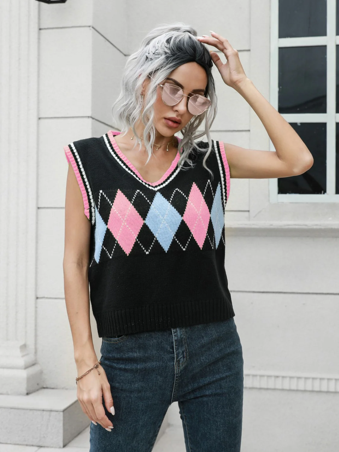 Geometric V-Neck Sweater Vest - Image 7
