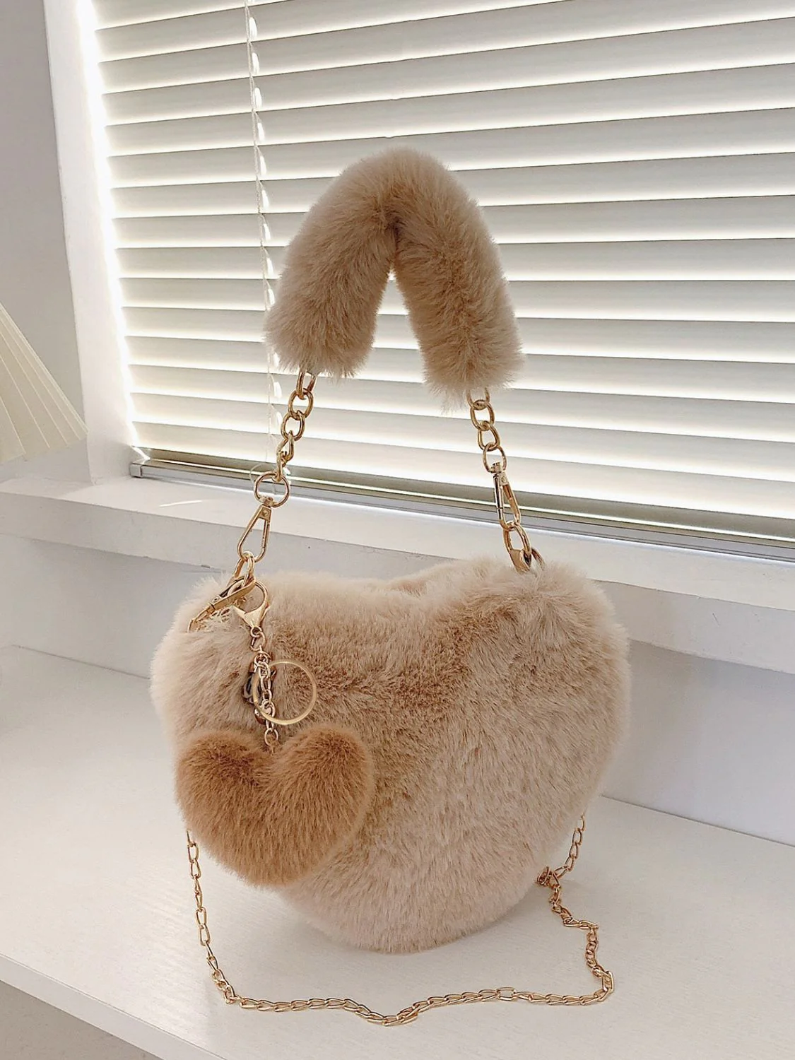 Heart Shape Faux Fur Handbag - Image 2