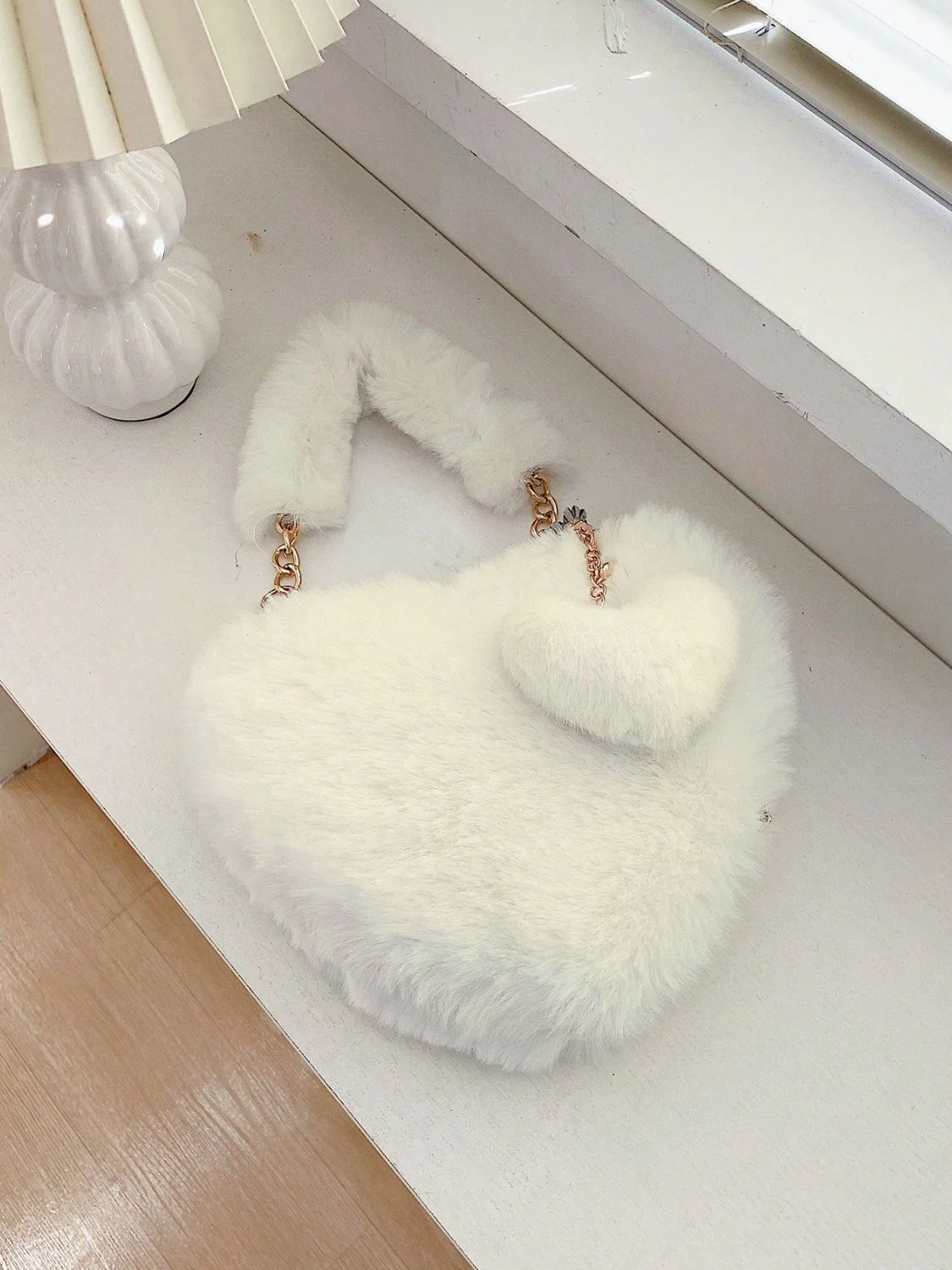 Heart Shape Faux Fur Handbag - Image 4