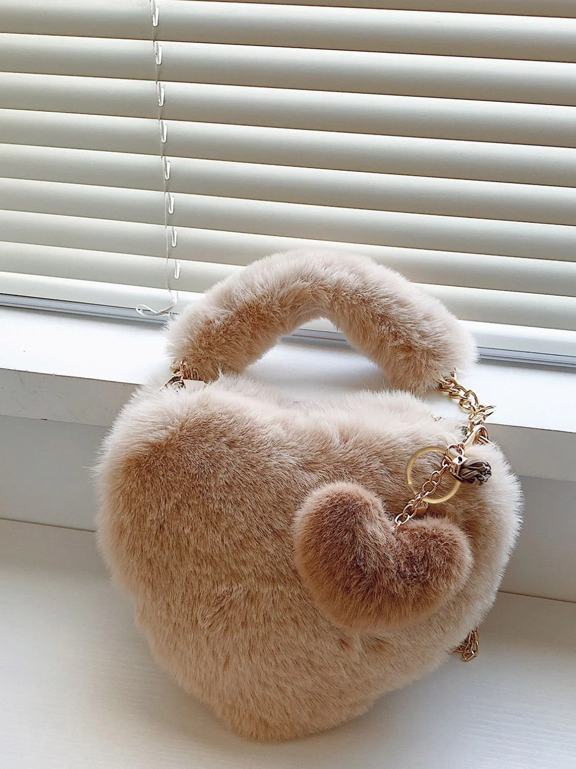 Heart Shape Faux Fur Handbag - Image 6