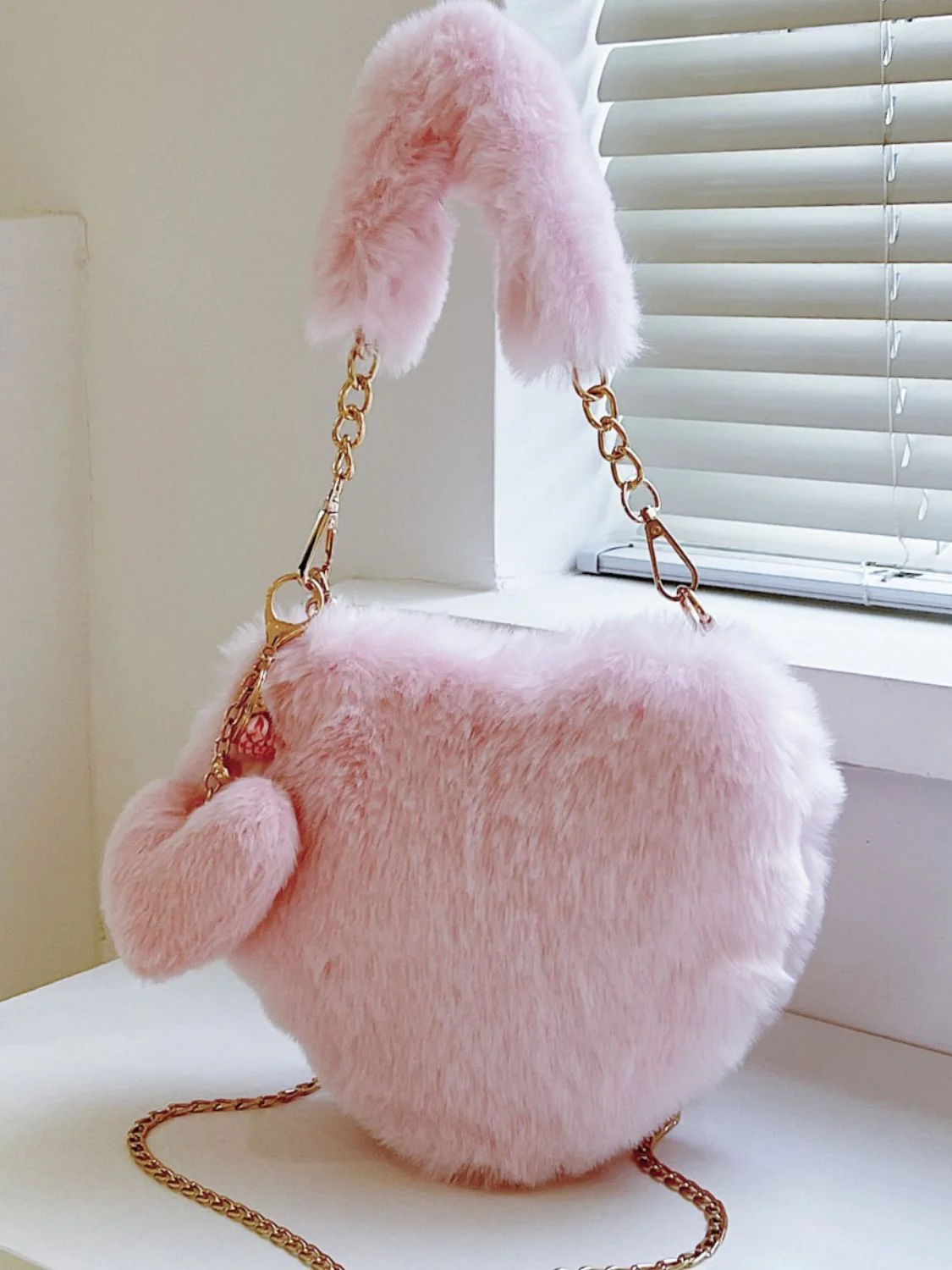 Heart Shape Faux Fur Handbag - Image 7