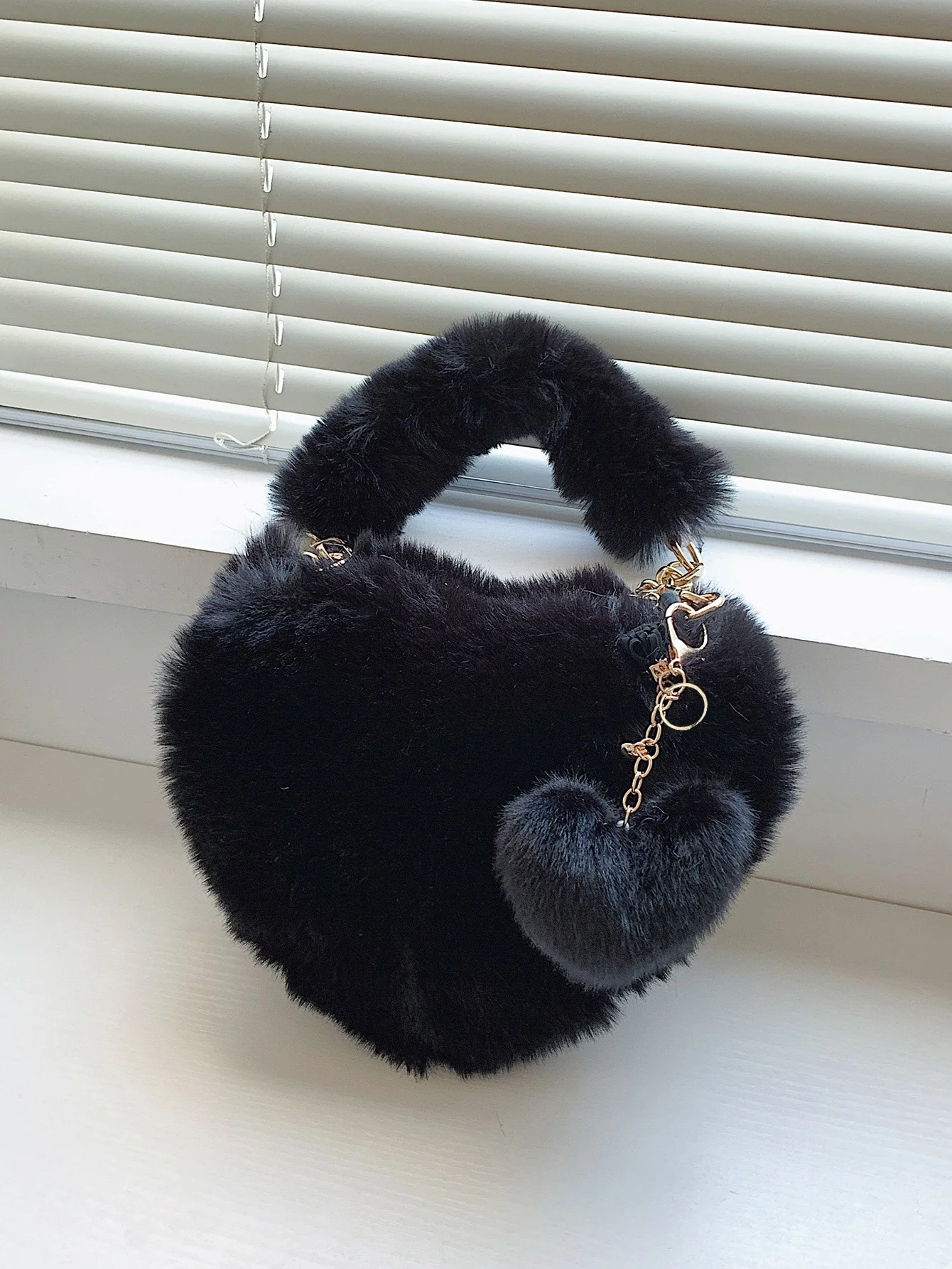 Heart Shape Faux Fur Handbag - Image 8
