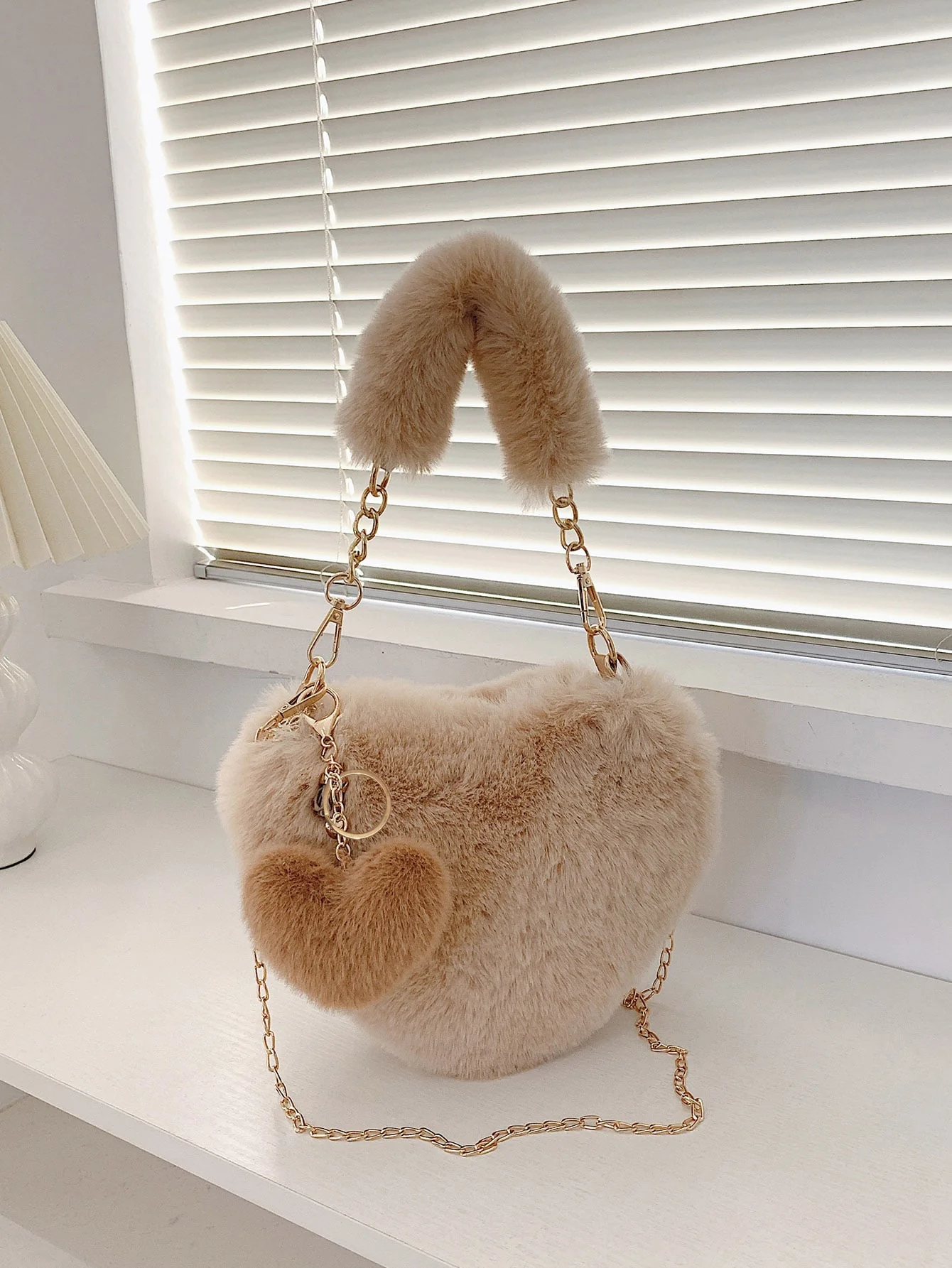 Heart Shape Faux Fur Handbag - Image 9