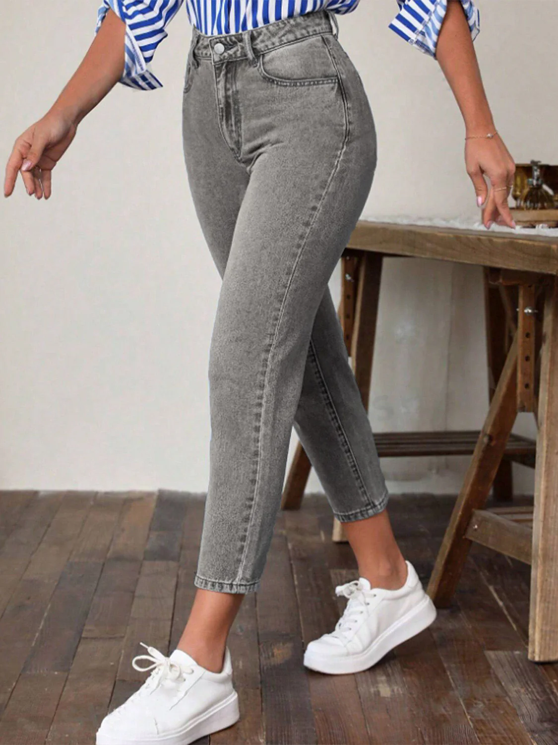 High Waist Jeans with Pockets - Image 9