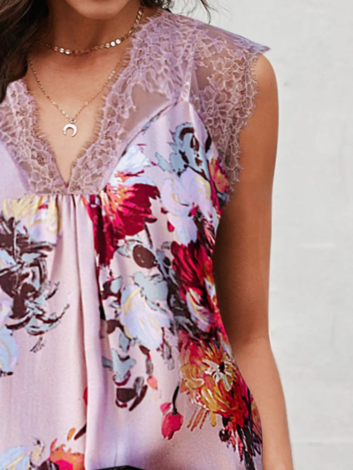 Lace Detail V-Neck Tank - Image 13