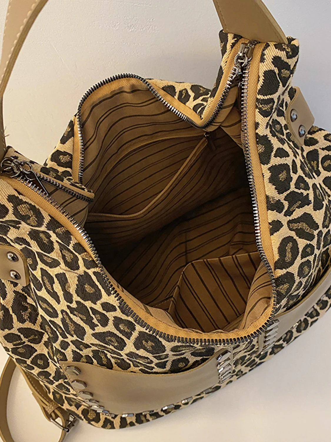 Leopard Polyester Shoulder Bag with Zippers - Image 8