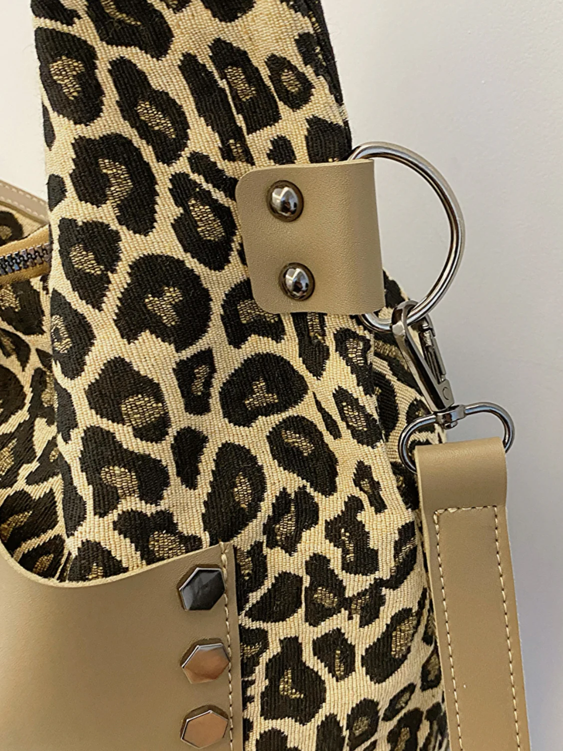 Leopard Polyester Shoulder Bag with Zippers - Image 9