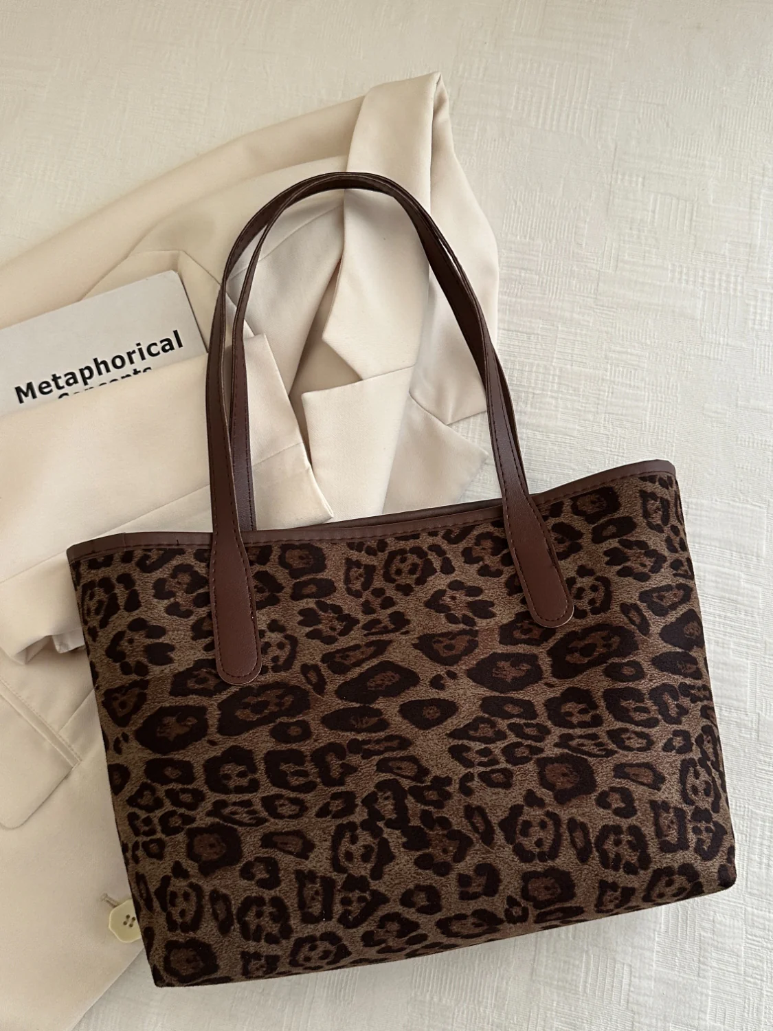 Leopard Polyester Tote Bag - Image 3