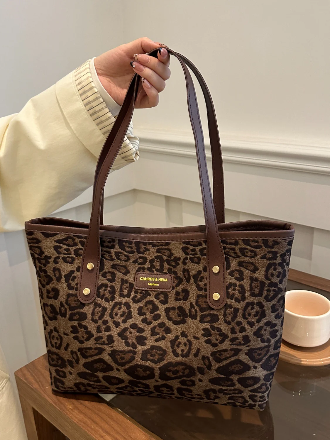 Leopard Polyester Tote Bag - Image 9