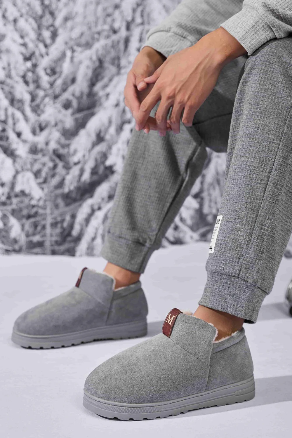 Letter M Suede Round Toe Slippers - Image 14
