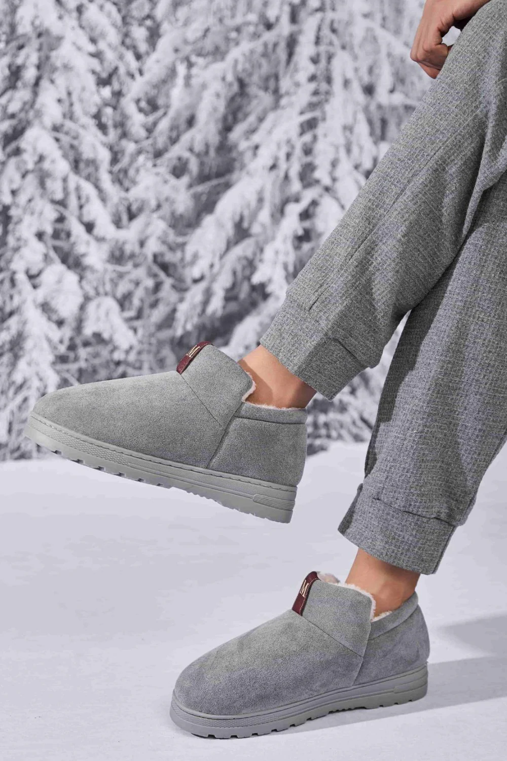 Letter M Suede Round Toe Slippers - Image 15