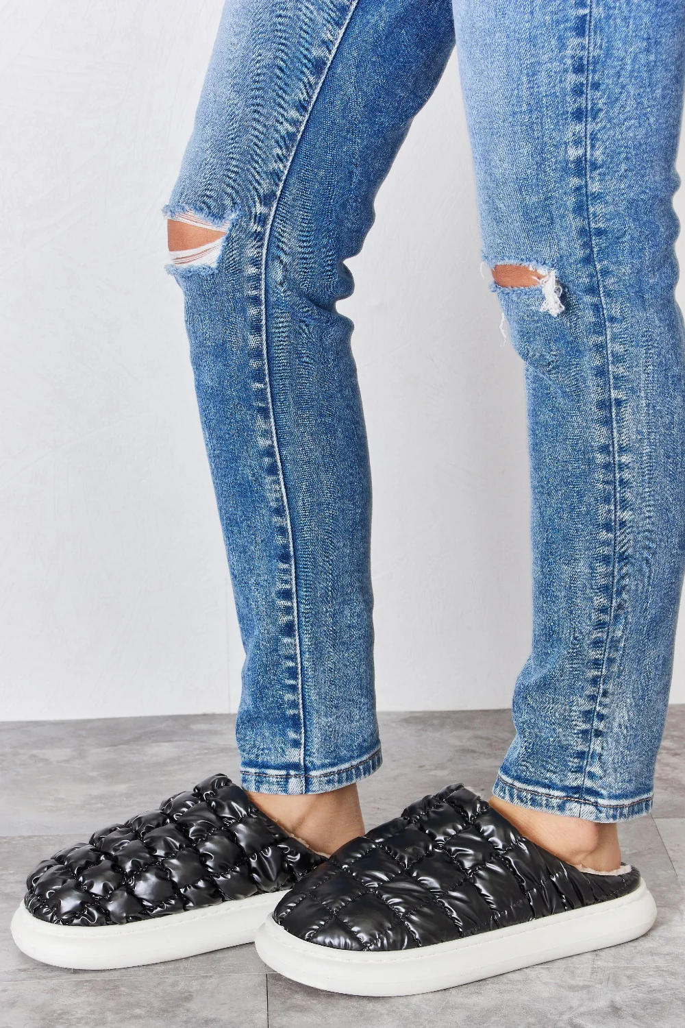 Melody Puffer Plush Slippers - Image 4