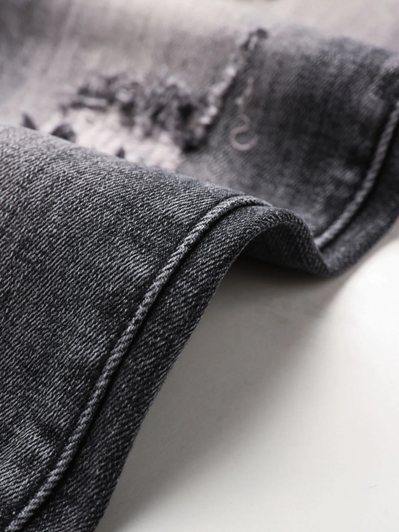 Men's Distressed Slim Fit Ripped Jeans - Image 11