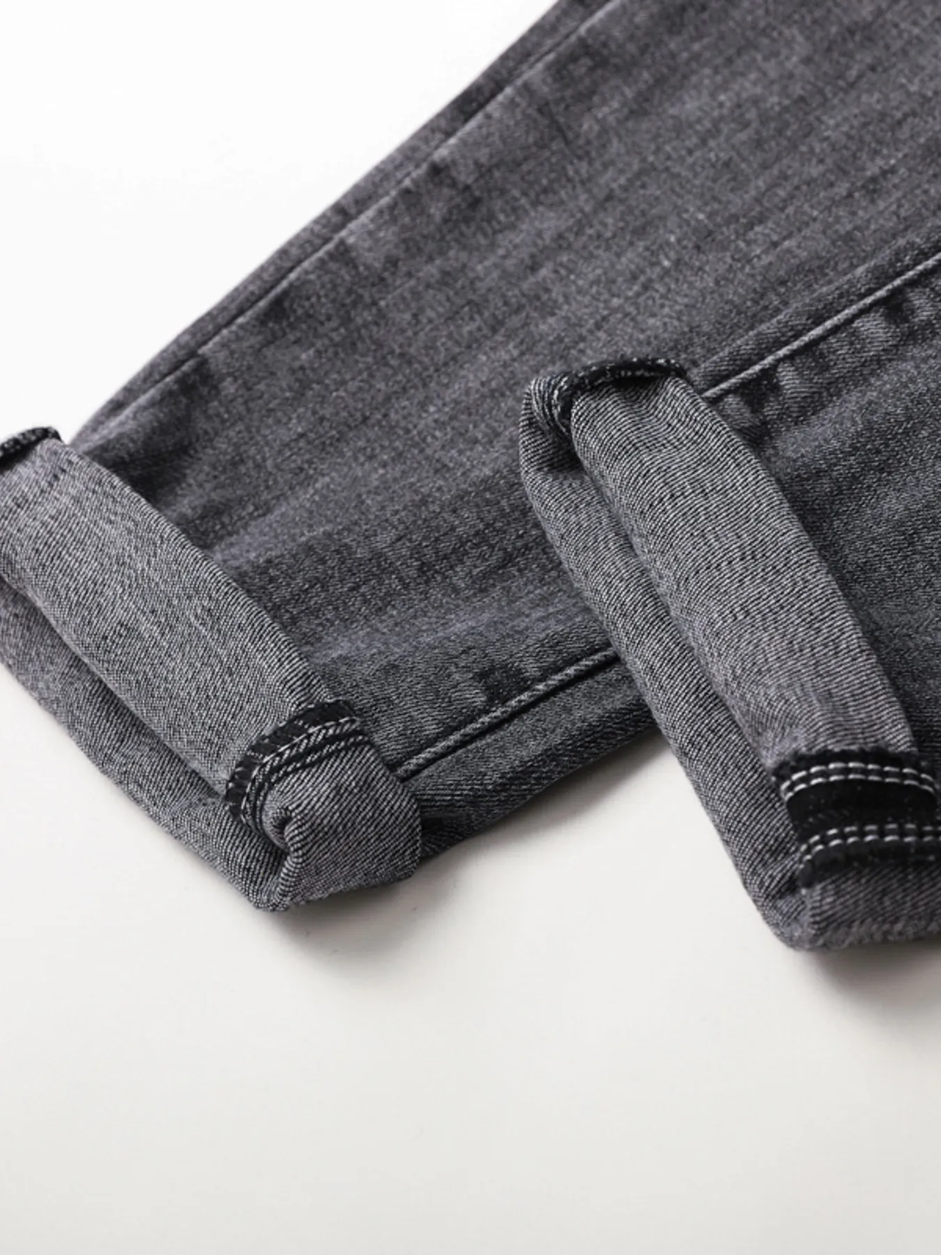 Men's Distressed Slim Fit Ripped Jeans - Image 9