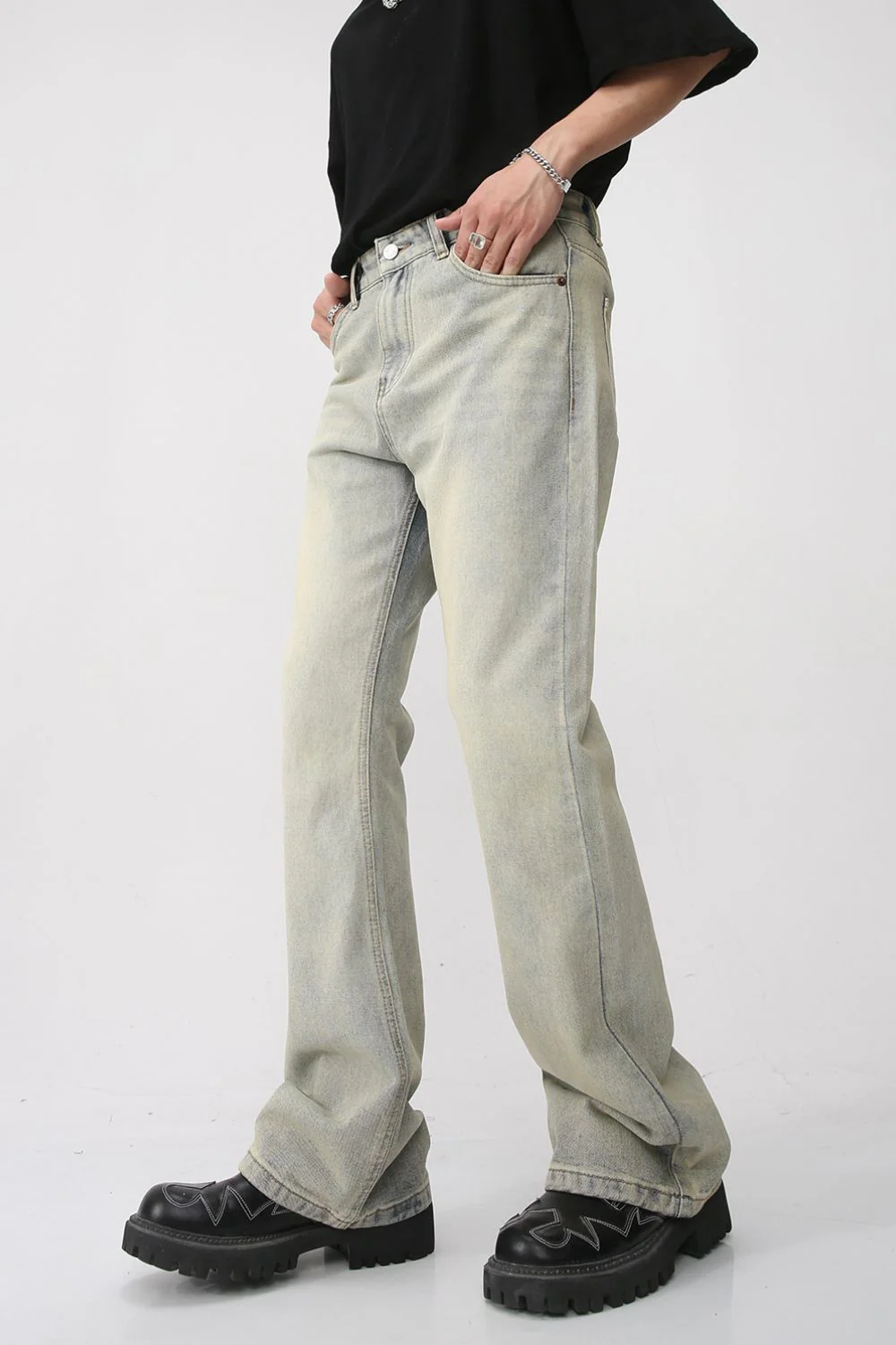 Mid Rise Jeans with Pockets - Image 3