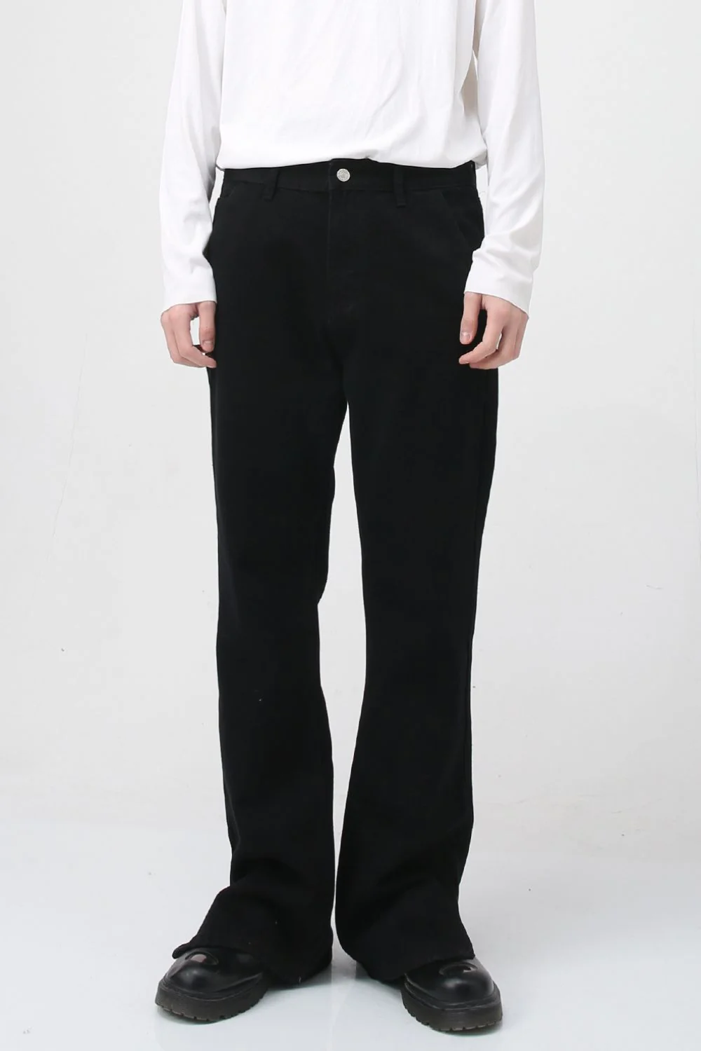 Mid Rise Jeans with Pockets