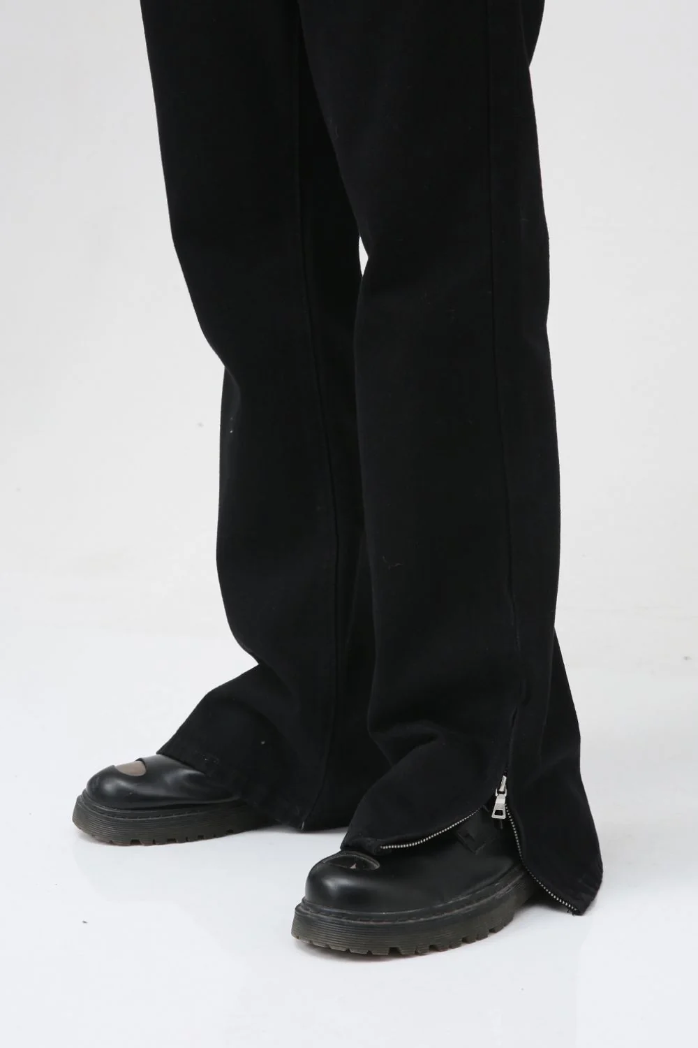 Mid Rise Jeans with Pockets - Image 4