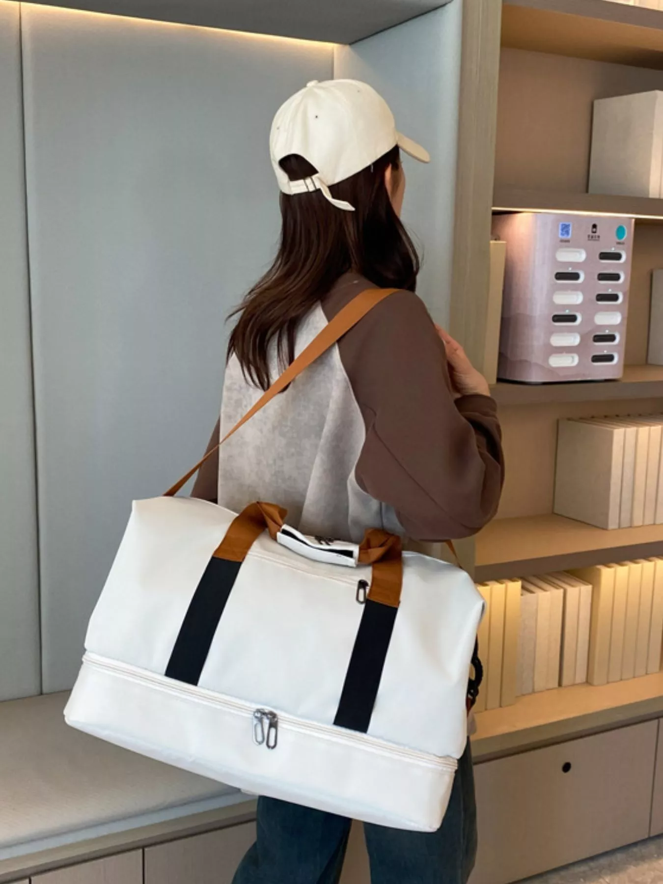 Multifunctional Waterproof Travel Duffel Bag - Image 4