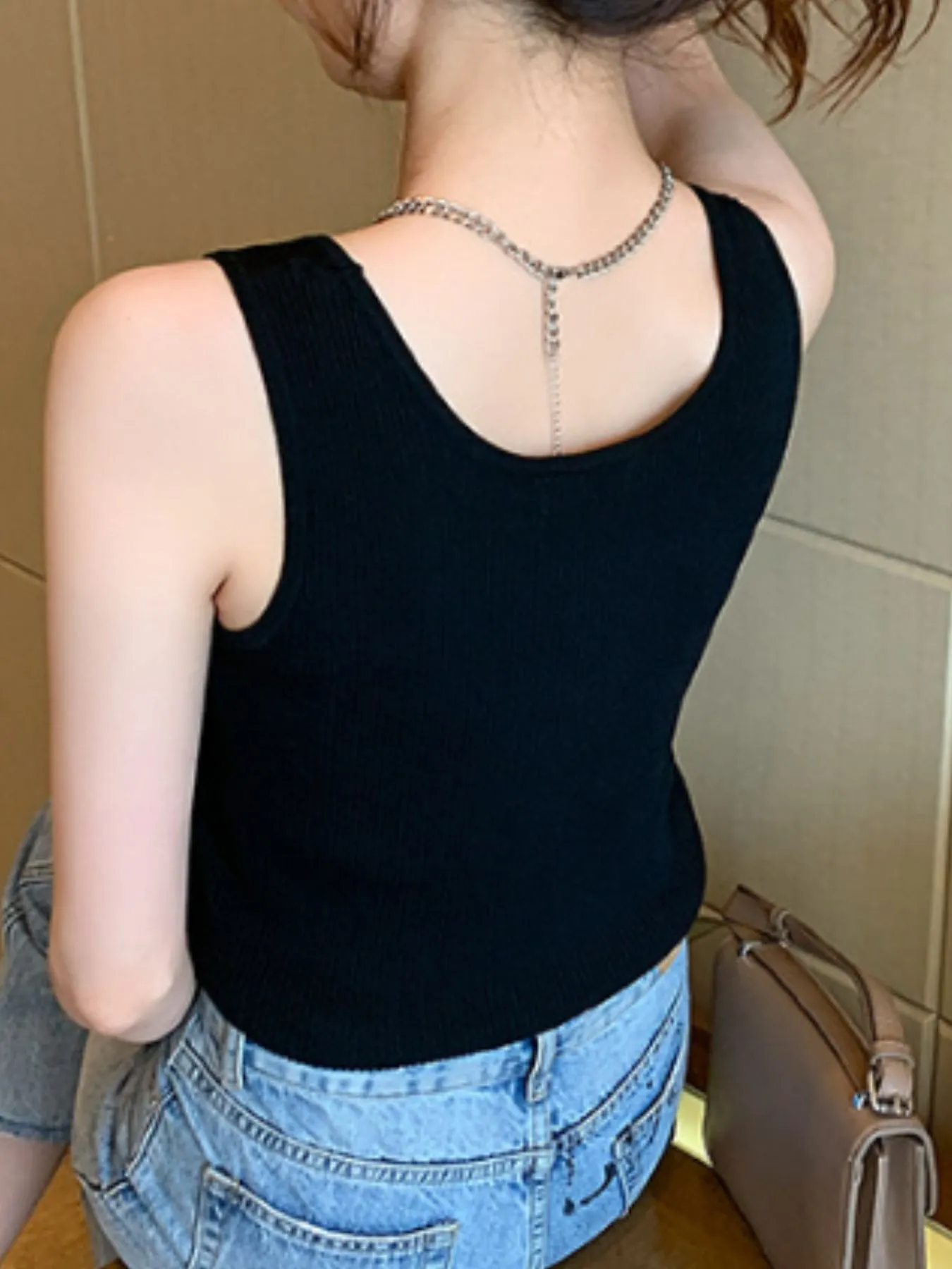 Plus Size Ribbed Scoop Neck Tank - Image 17