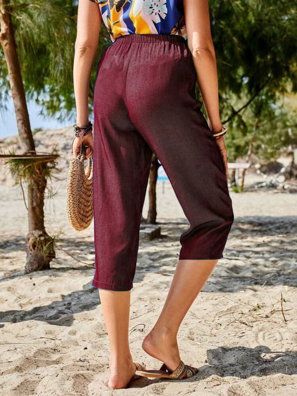 Pocketed Elastic Waist Capris - Image 5