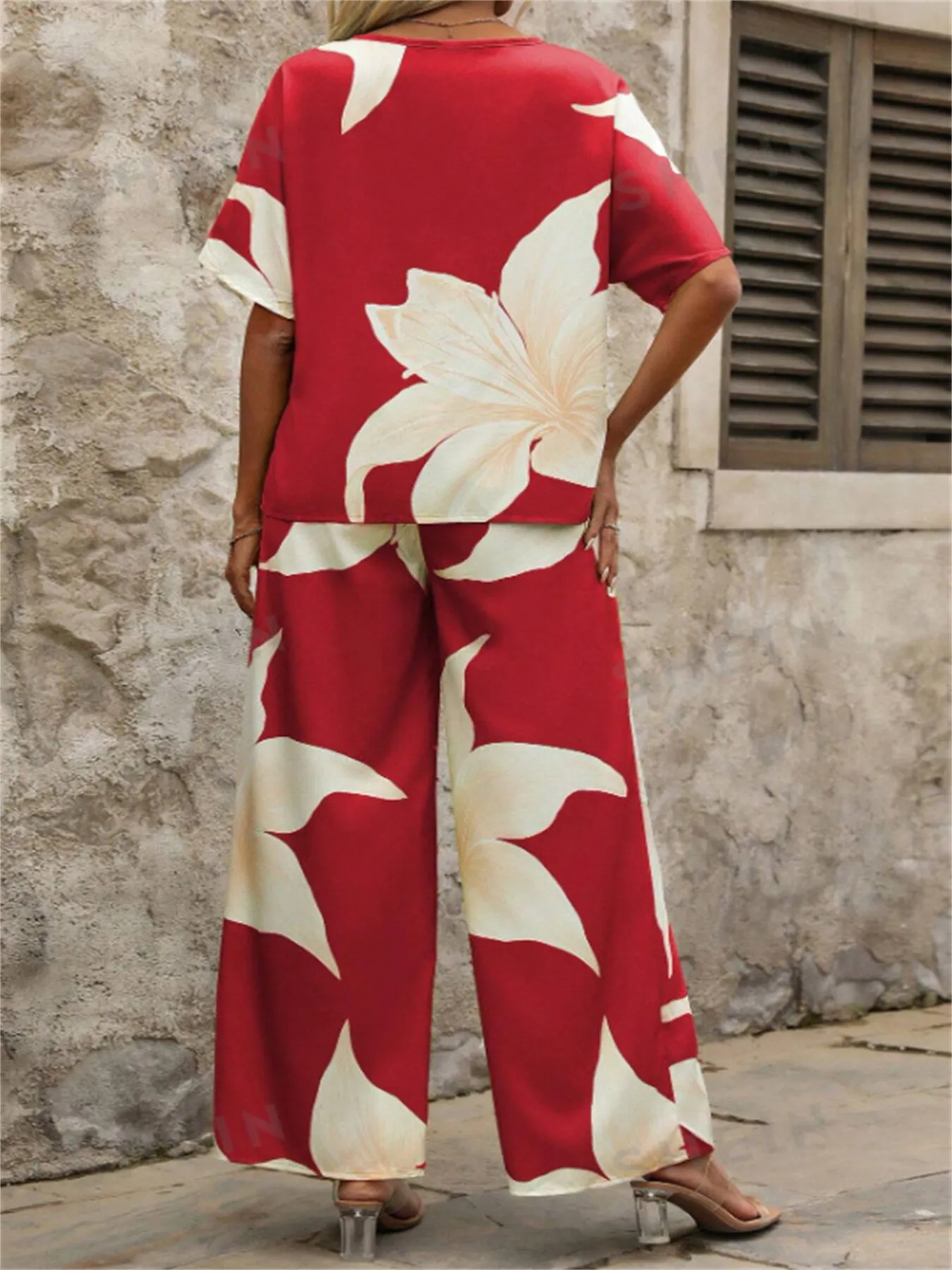 Printed V-Neck Top and Pants Set - Image 13