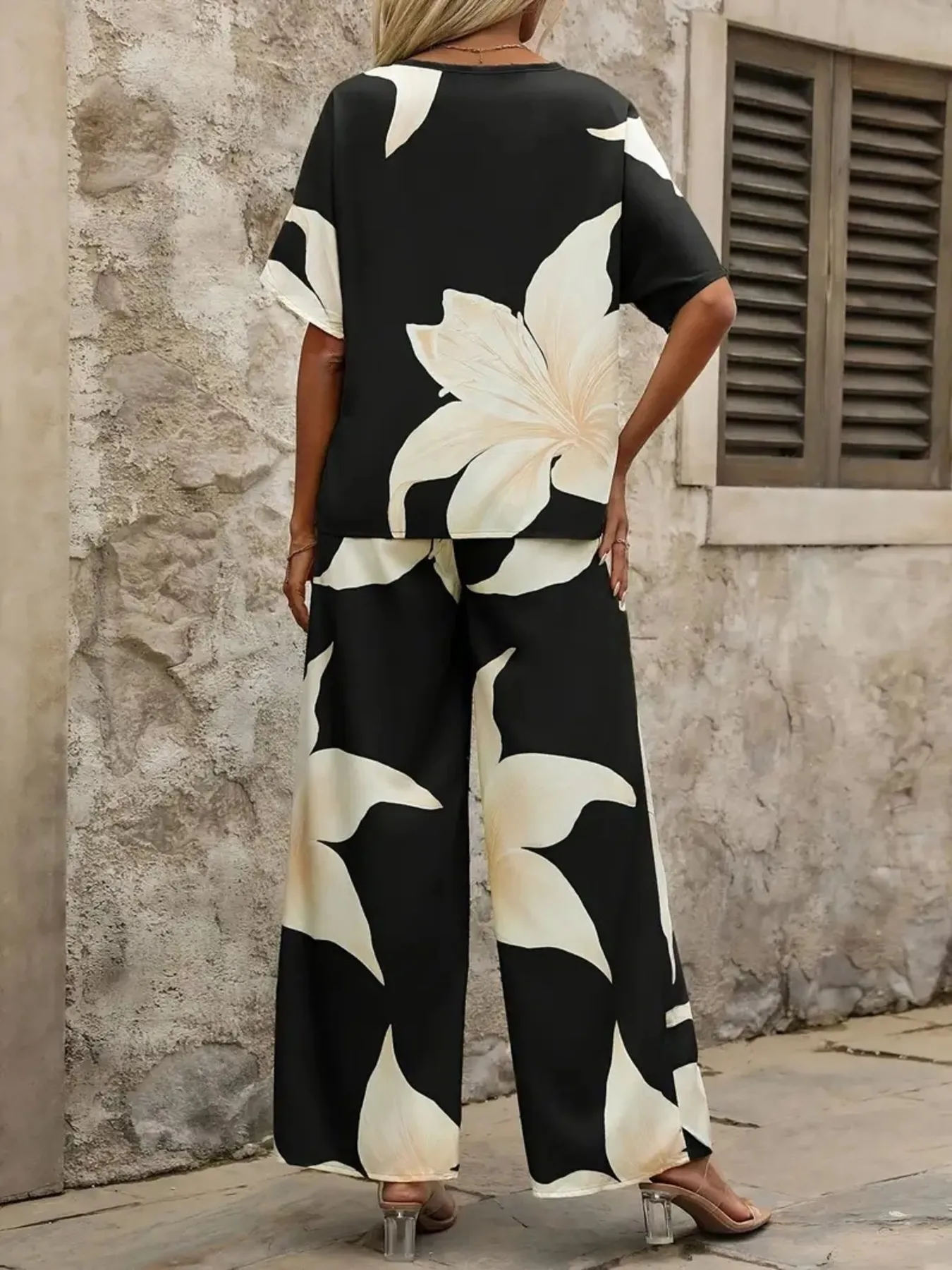 Printed V-Neck Top and Pants Set - Image 2