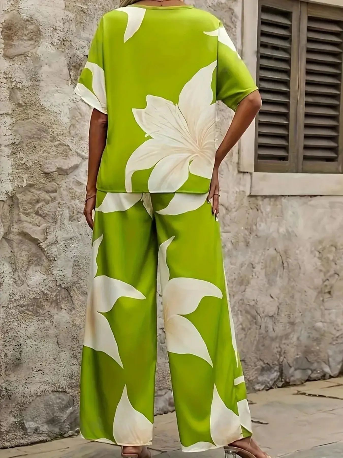 Printed V-Neck Top and Pants Set - Image 7