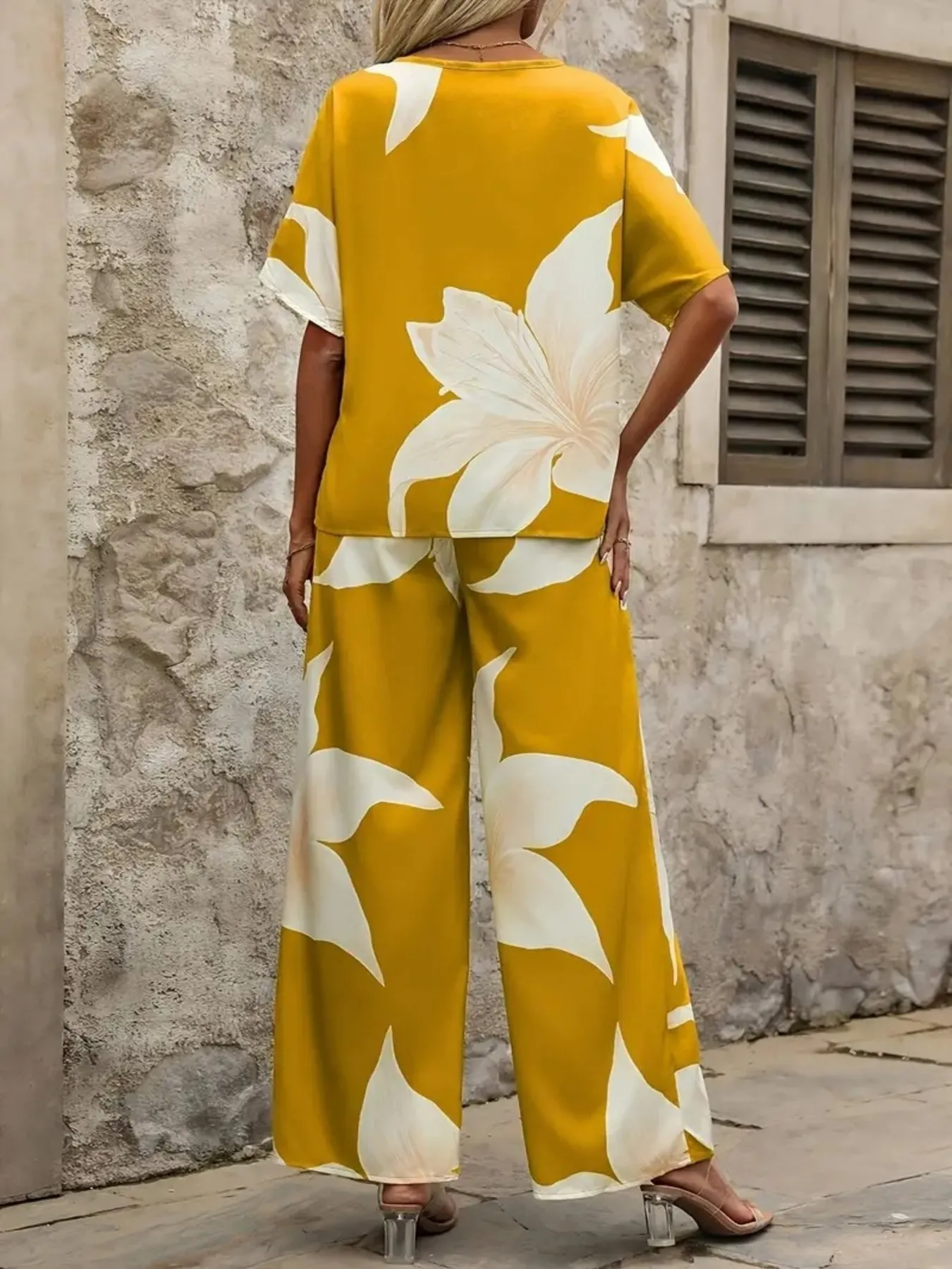 Printed V-Neck Top and Pants Set - Image 9