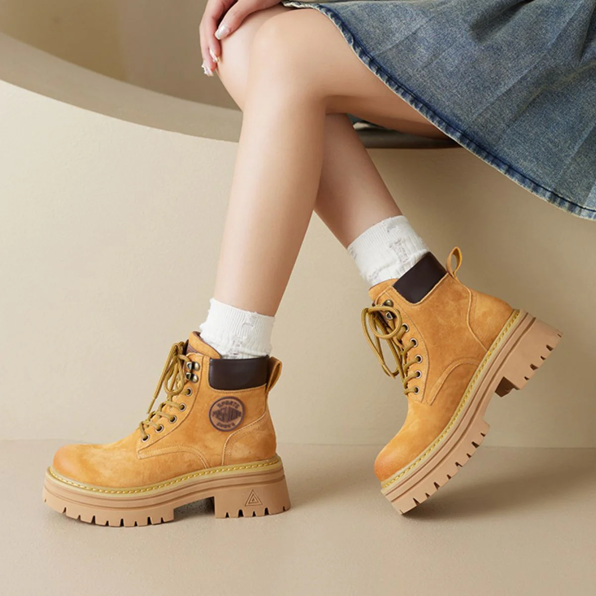 Round Toe Platform Lace Up Boots - Image 4