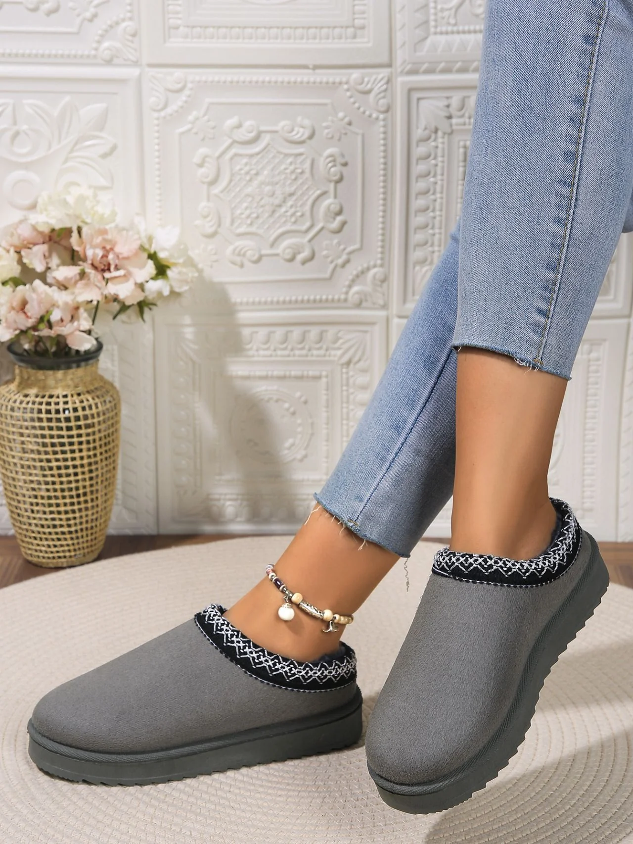Round Toe Platform Slippers - Image 4