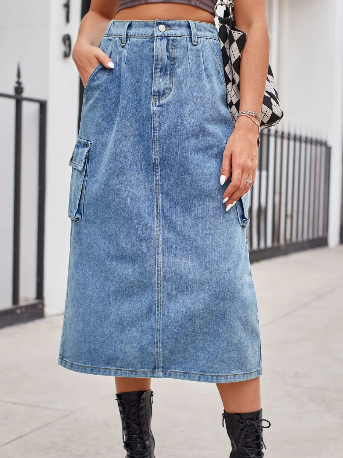 Slit Buttoned Denim Skirt with Pockets - Image 3