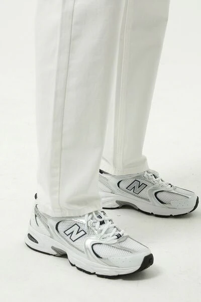 Straight Leg Jeans with Pockets - Image 3