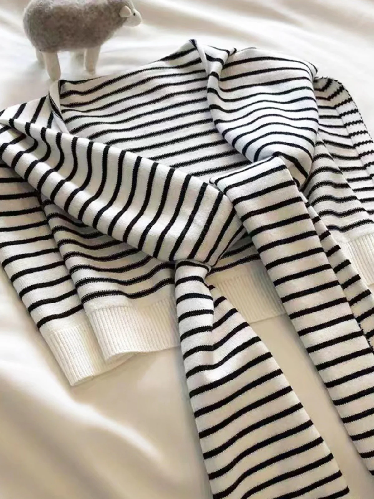 Striped Contrast Knit Top - Image 3