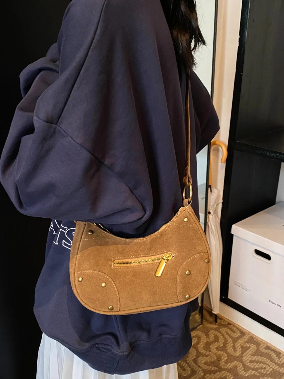 Suede Adjustable Strap Shoulder Bag - Image 14