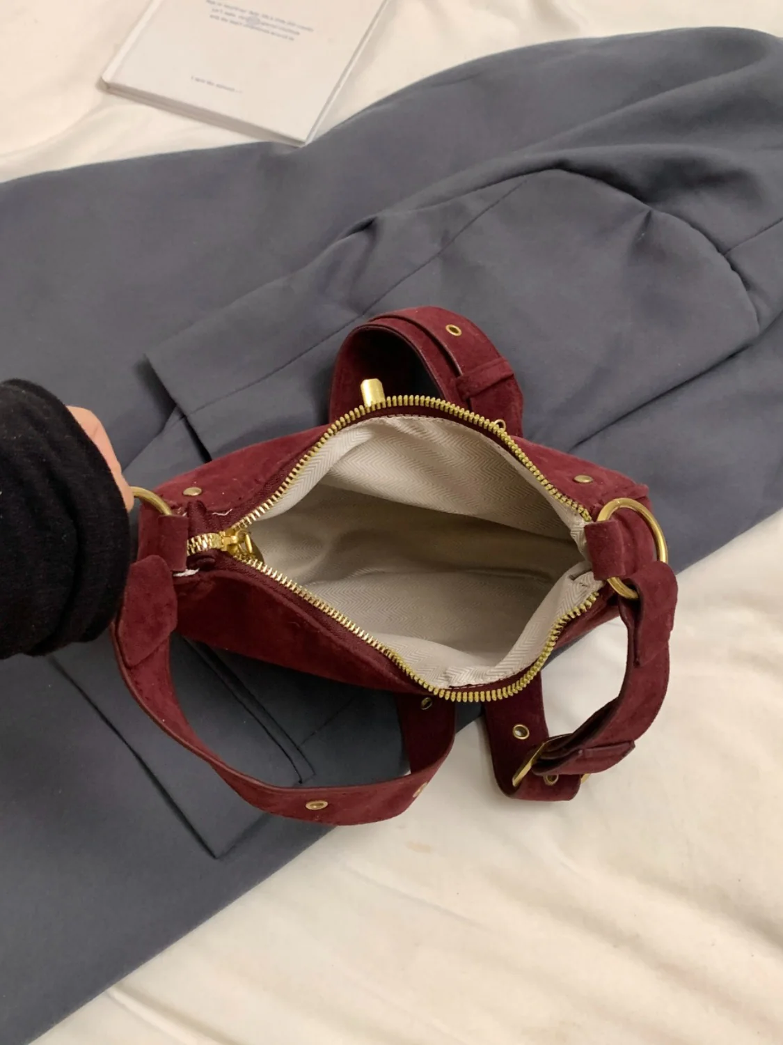 Suede Adjustable Strap Shoulder Bag - Image 17