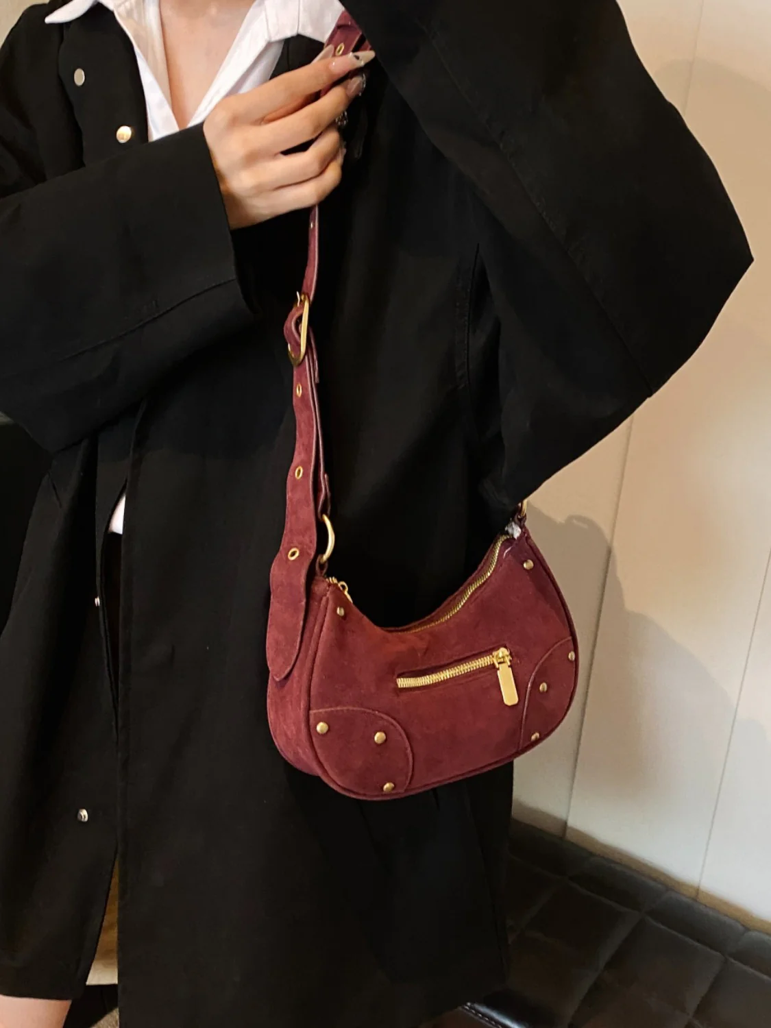 Suede Adjustable Strap Shoulder Bag - Image 18