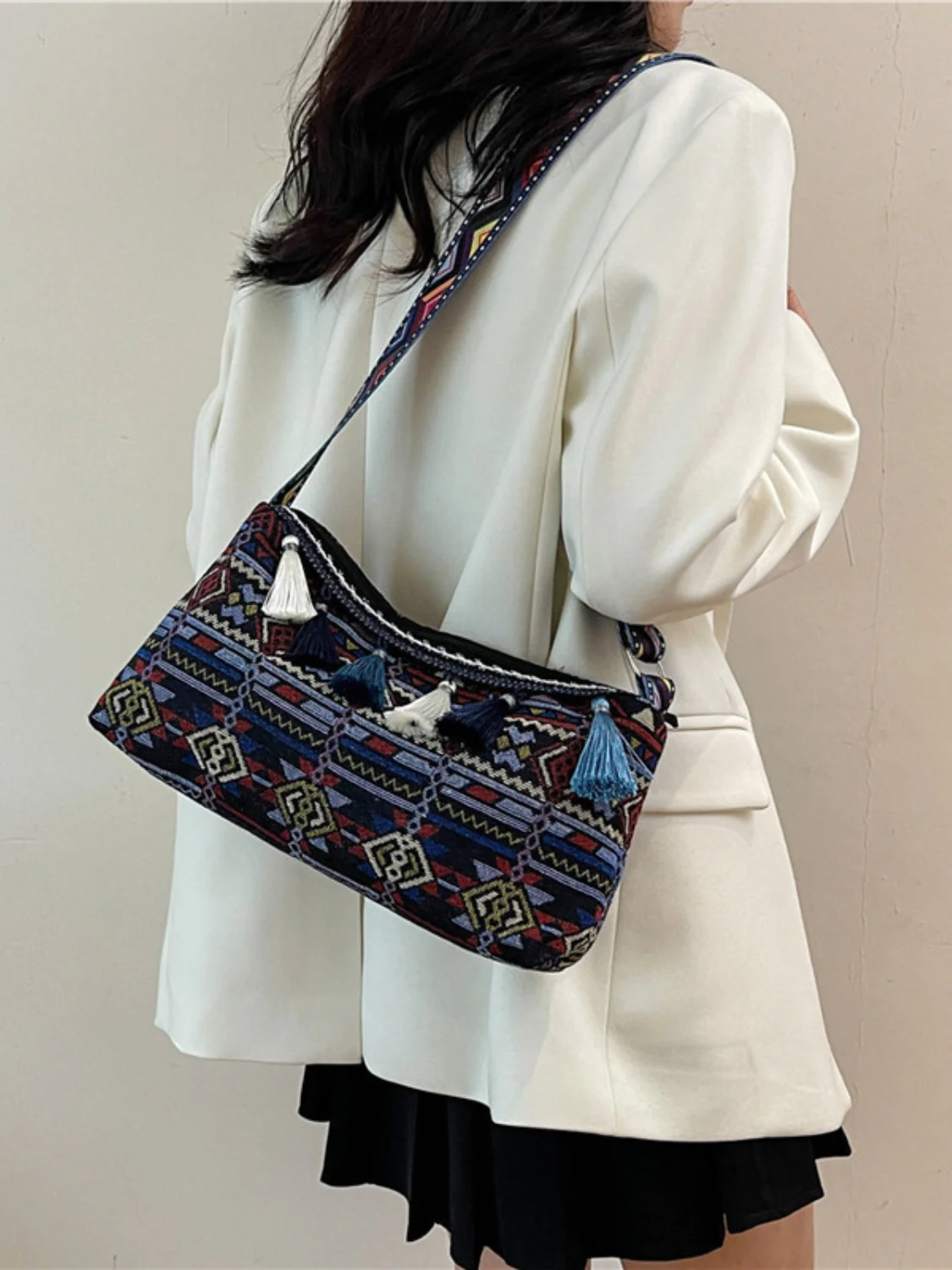 Tassel Adjustable Strap Shoulder Bag - Image 15