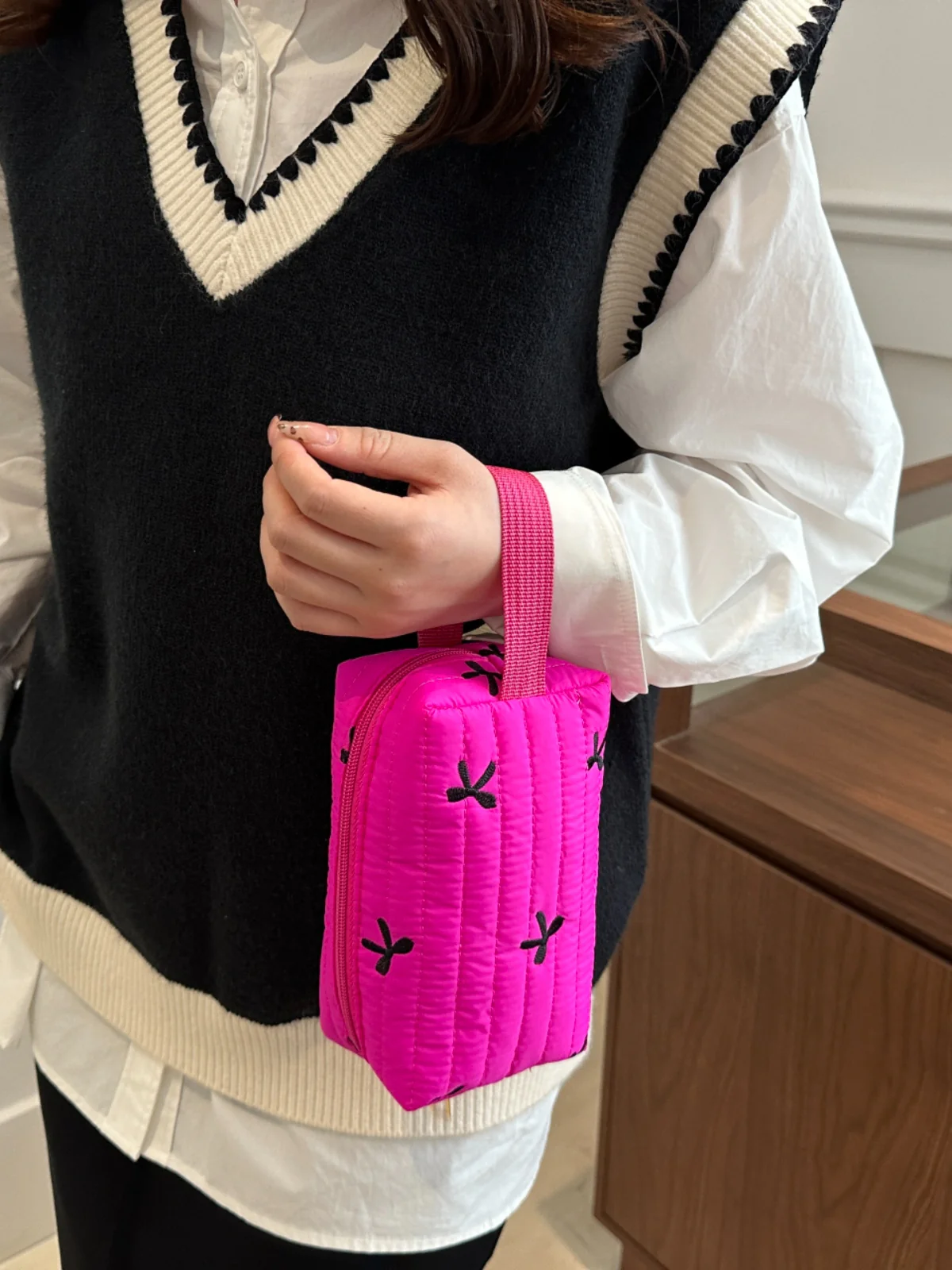 Texture Contrast Bow Wristlet - Image 10
