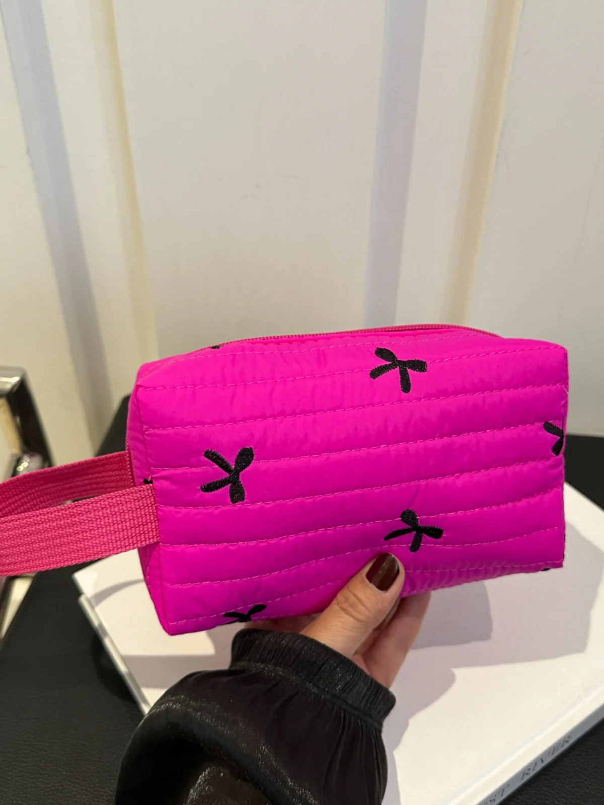 Texture Contrast Bow Wristlet - Image 12