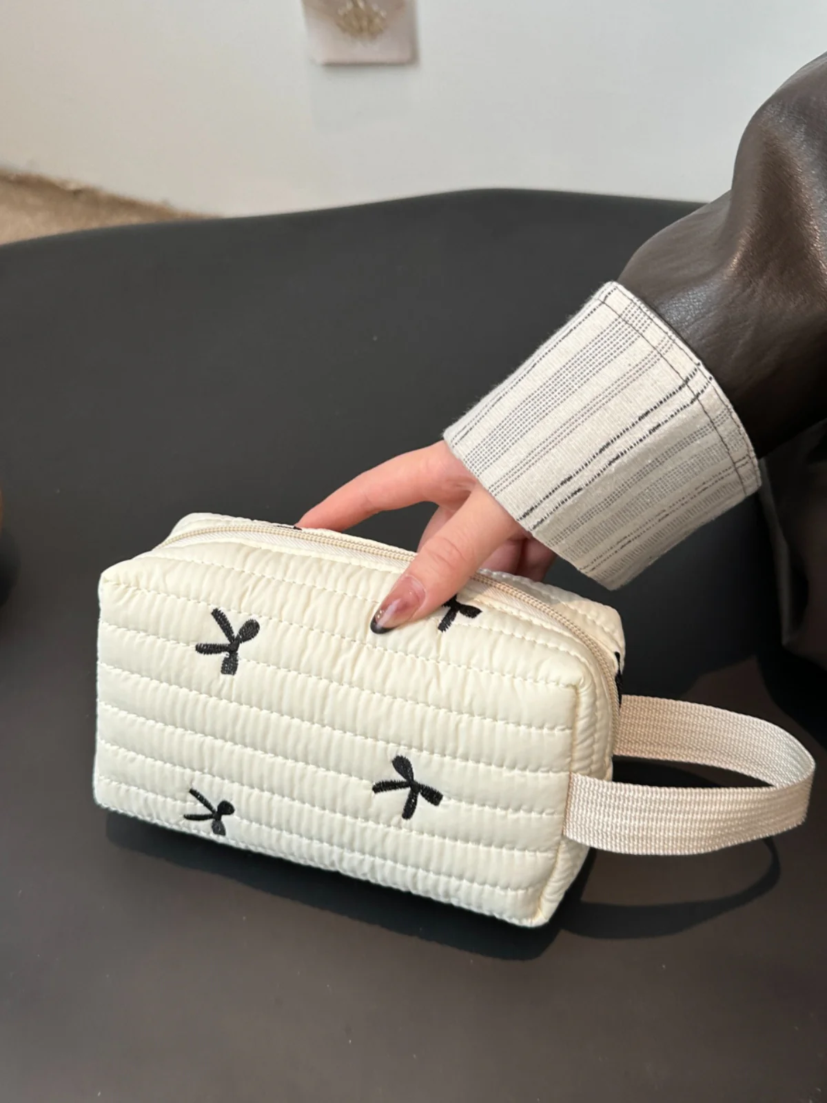 Texture Contrast Bow Wristlet - Image 13
