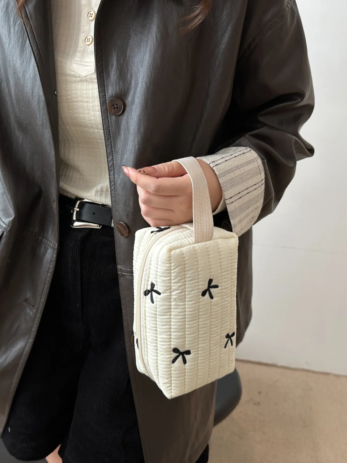 Texture Contrast Bow Wristlet - Image 16