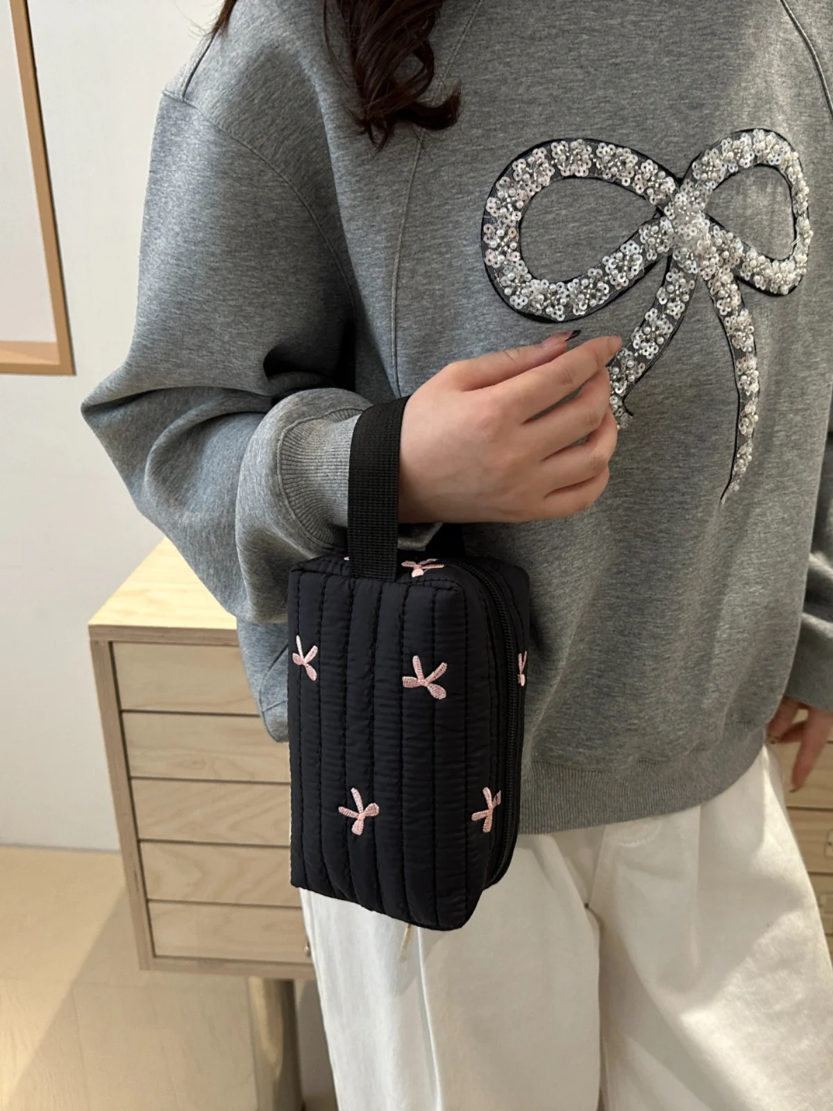 Texture Contrast Bow Wristlet - Image 30