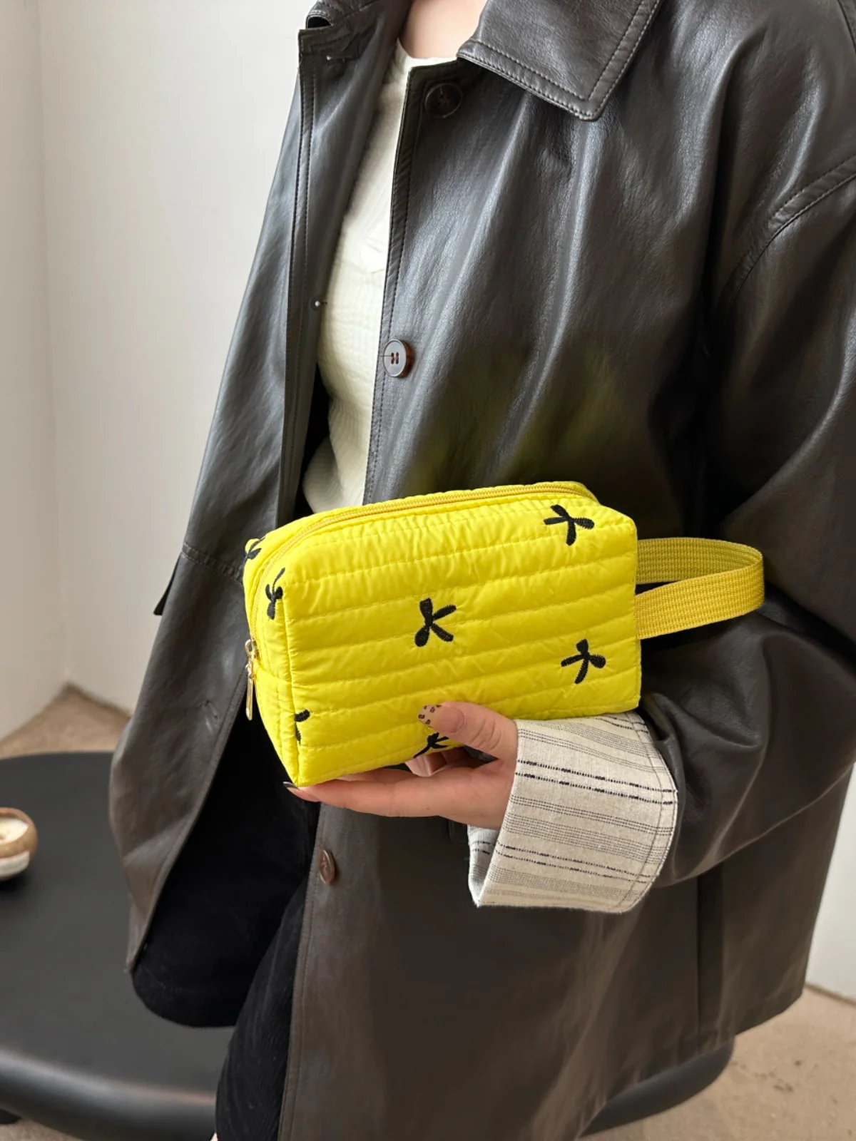 Texture Contrast Bow Wristlet - Image 4