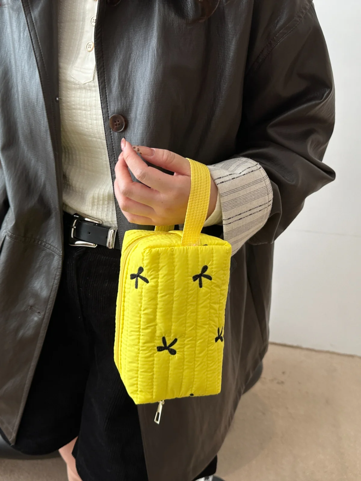 Texture Contrast Bow Wristlet - Image 6