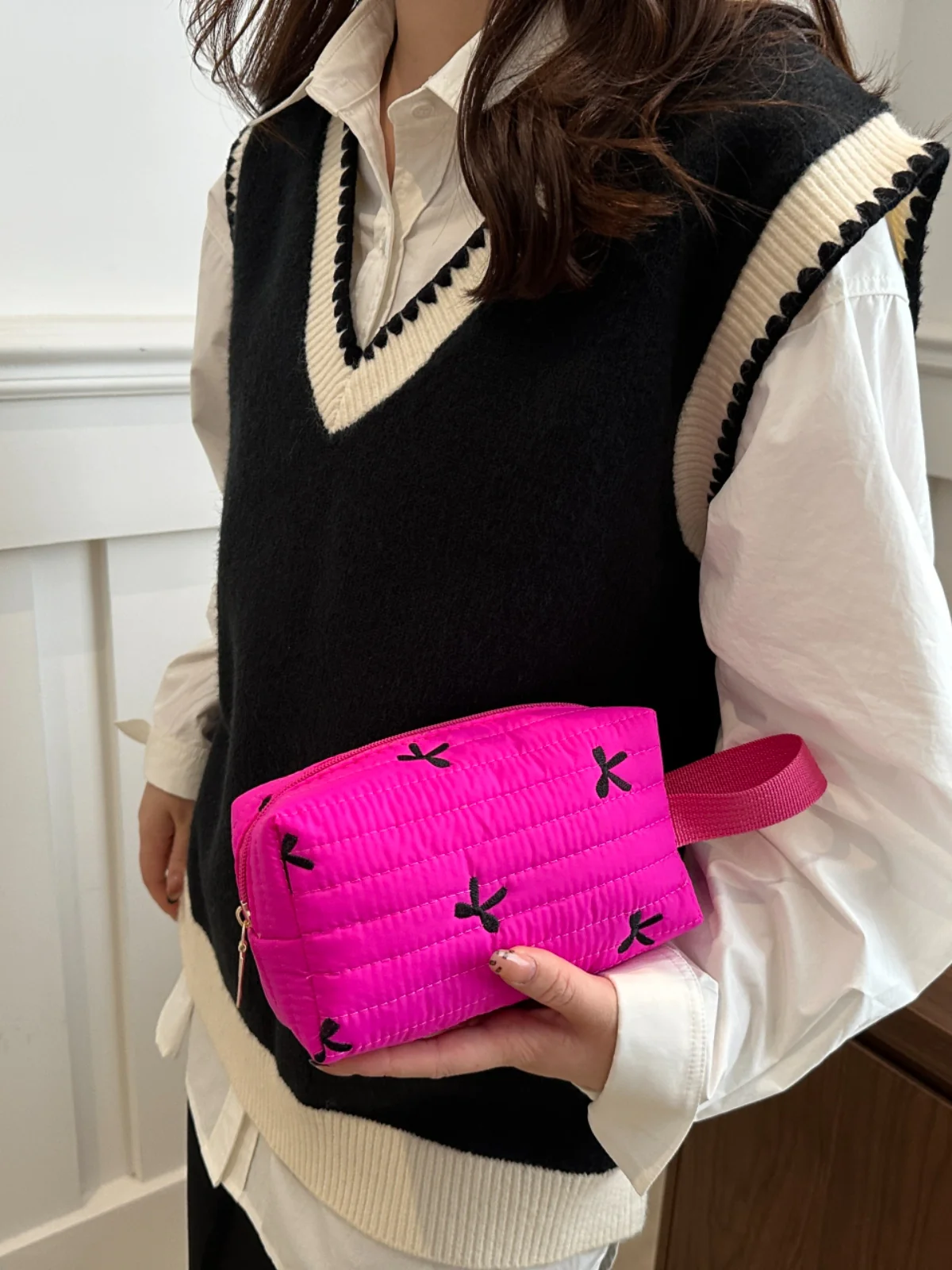 Texture Contrast Bow Wristlet - Image 9