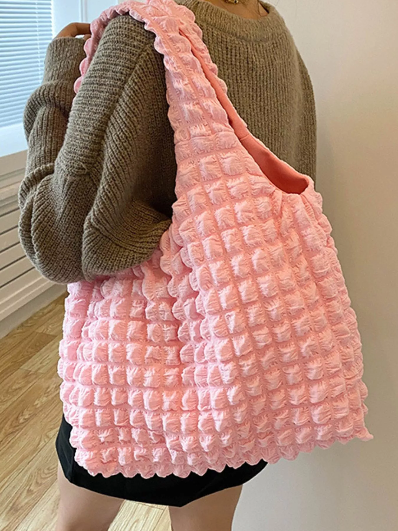 Textured Ruched Shoulder Bag - Image 4