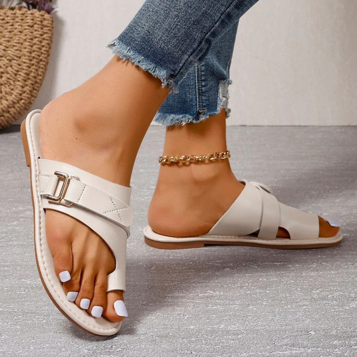Toe Loop Flats Sandals - Image 4