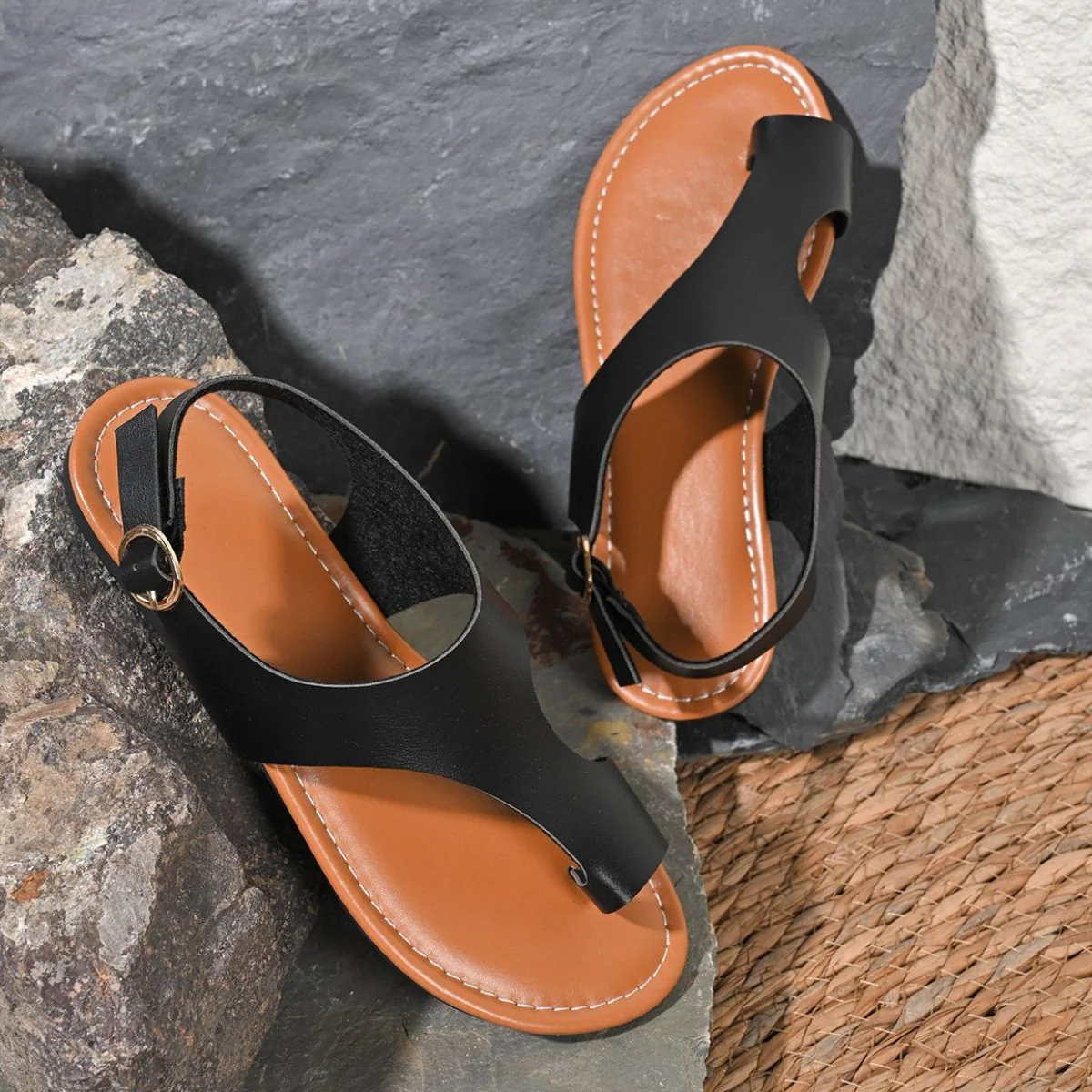 Toe Loop Flats Sandals - Image 3