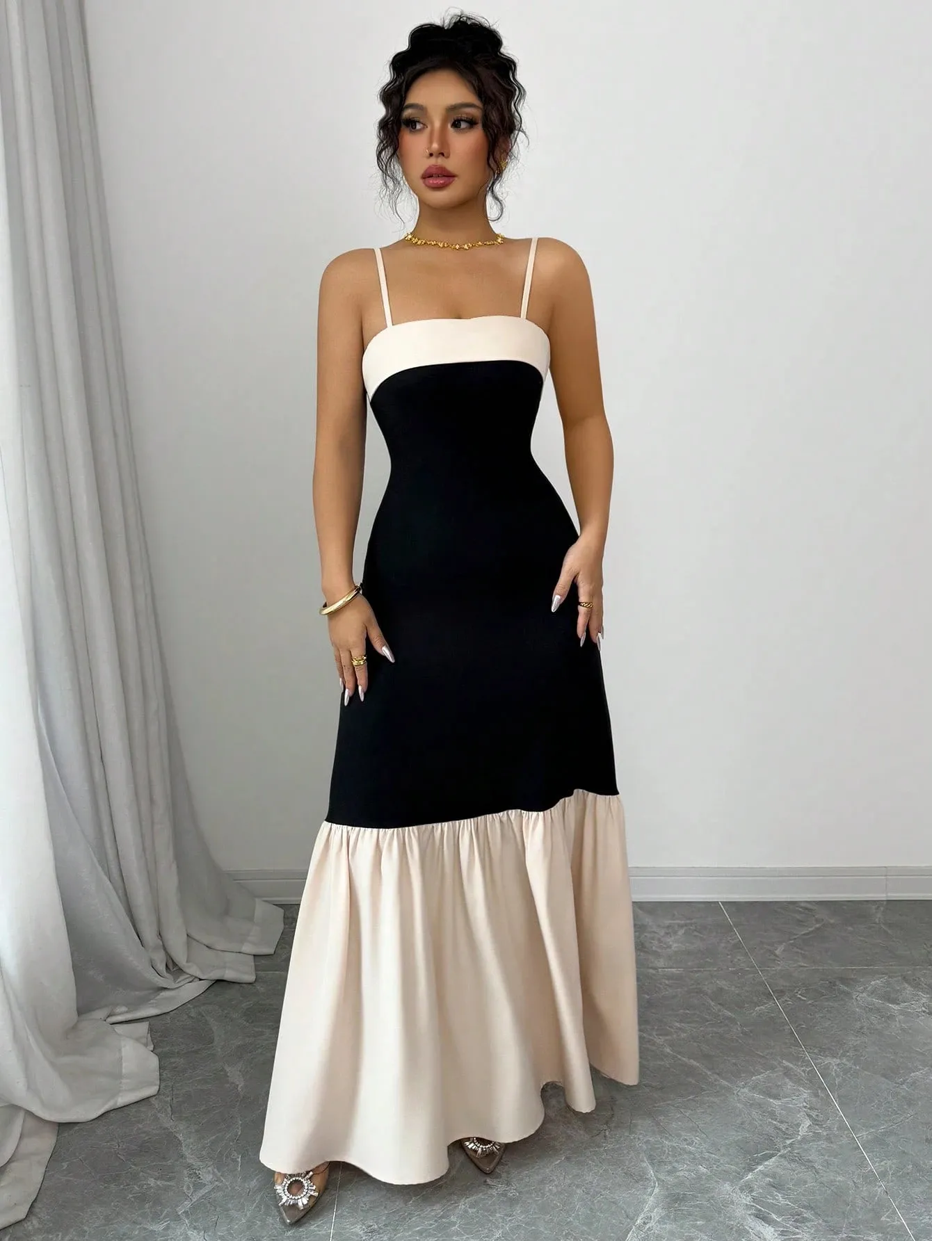 Two-Tone Spaghetti Strap Maxi Dress - Image 3